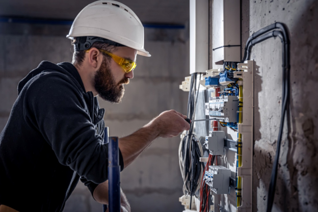 Licensed vs Unlicensed Electrical Work in St Louis: Risks Most Homeowners Miss